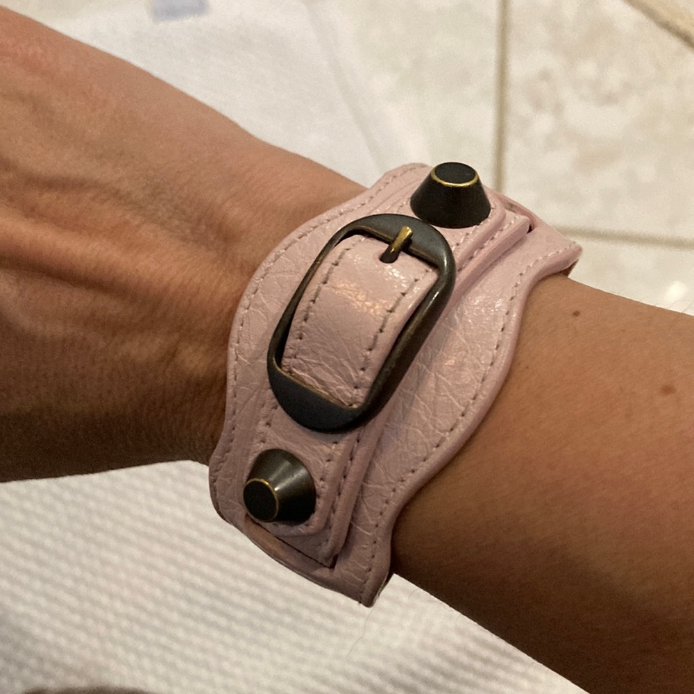 Balenciaga leather💕💗 pink “bracelet “ ❤️‍🔥❤️‍🔥